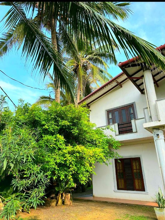 Royal Beach Villa Unawatuna Eksteriør billede