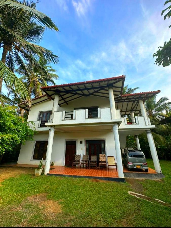 Royal Beach Villa Unawatuna Eksteriør billede