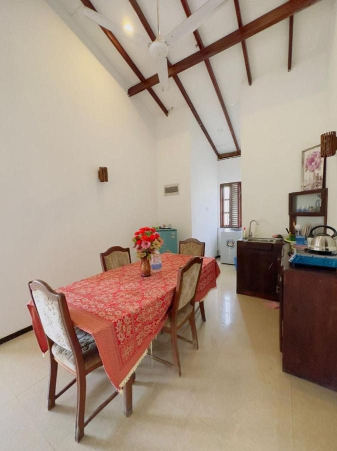 Royal Beach Villa Unawatuna Eksteriør billede