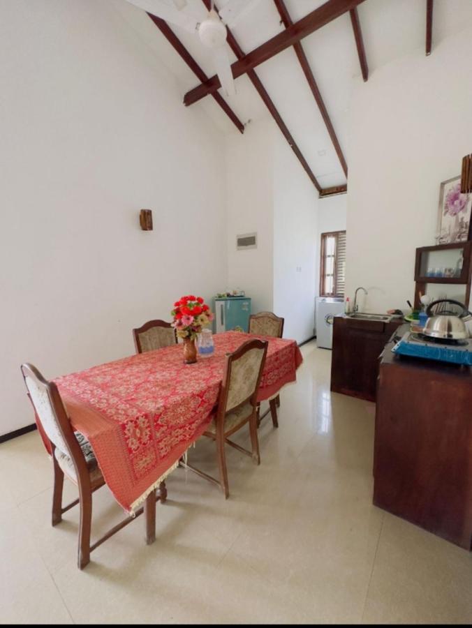 Royal Beach Villa Unawatuna Eksteriør billede
