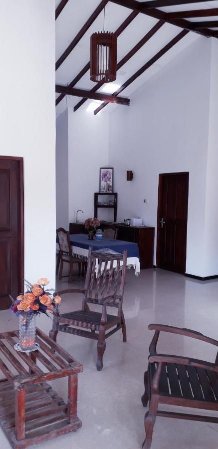 Royal Beach Villa Unawatuna Eksteriør billede